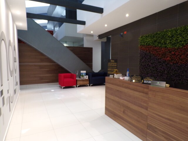 Lounge thumbnail 2