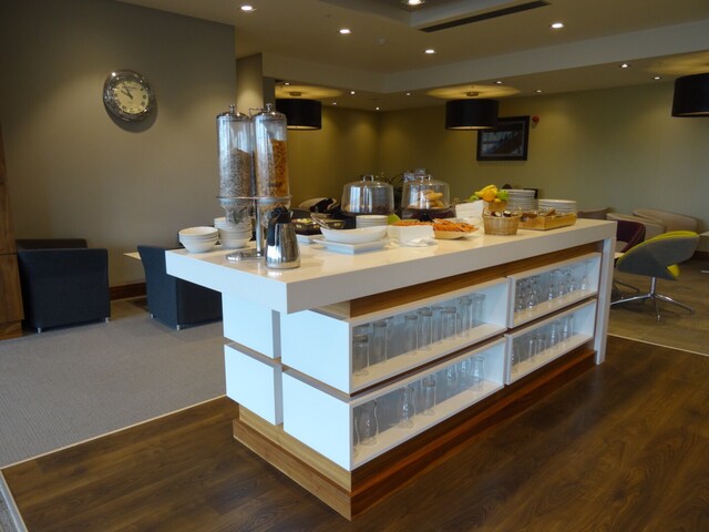 Lounge thumbnail 2