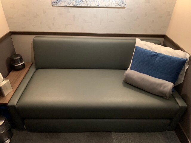 Lounge thumbnail 2