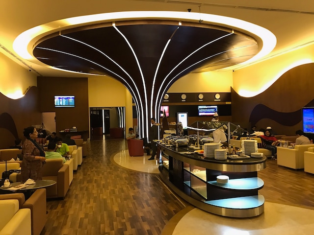 Lounge thumbnail 1