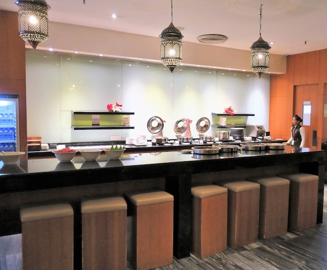 Lounge thumbnail 3