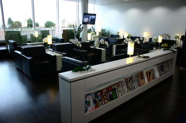 Lounge thumbnail 1