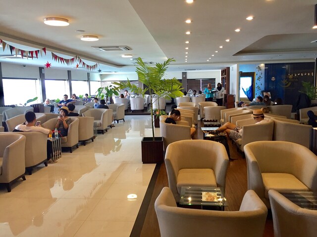 Lounge thumbnail 1