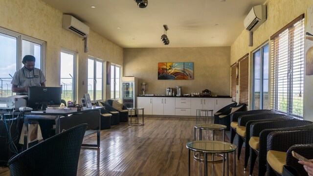 Lounge thumbnail 4
