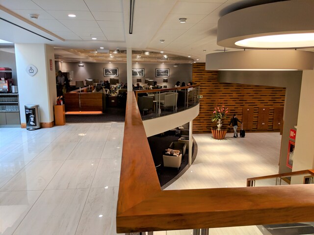Lounge thumbnail 2