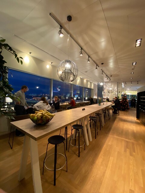 Lounge thumbnail 5
