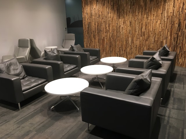 Lounge thumbnail 3