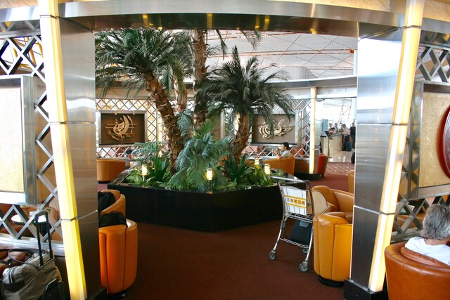 Lounge thumbnail 4