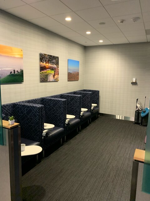 Lounge thumbnail 3