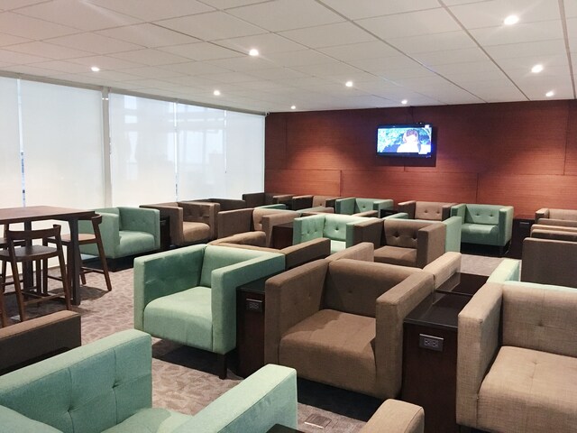 Lounge thumbnail 3