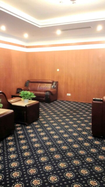 Lounge thumbnail 1