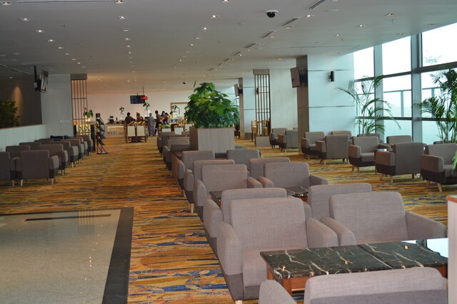 Lounge thumbnail 4
