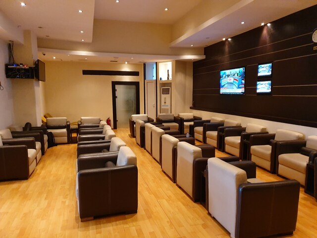 Lounge thumbnail 3