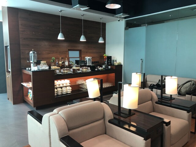 Lounge thumbnail 4