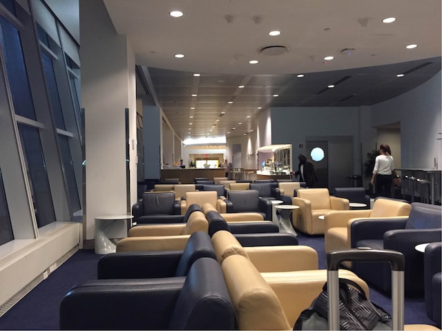 Lounge thumbnail 1