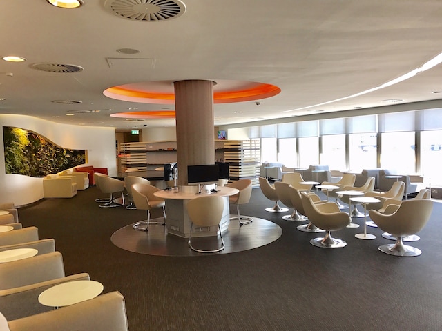 Lounge thumbnail 1