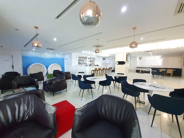 Lounge thumbnail 5