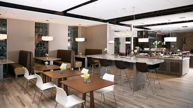 Lounge thumbnail 2