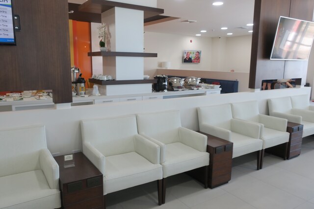Lounge thumbnail 1