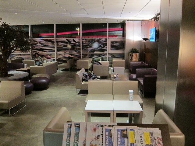 Lounge thumbnail 1