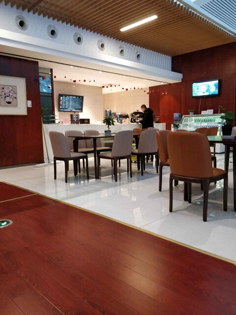 Lounge thumbnail 2
