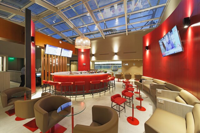 Lounge thumbnail 3