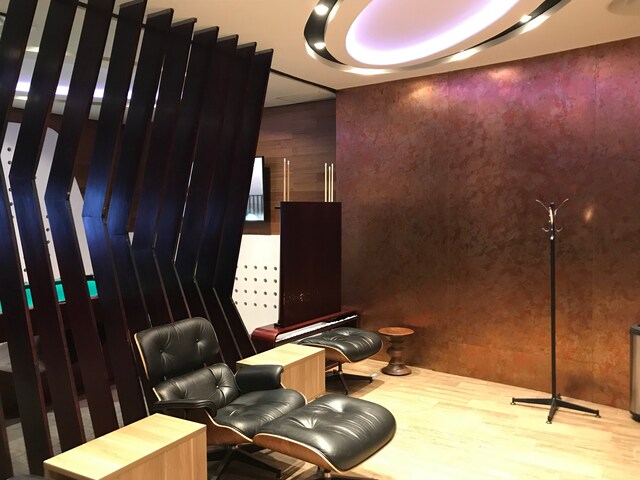 Lounge thumbnail 3