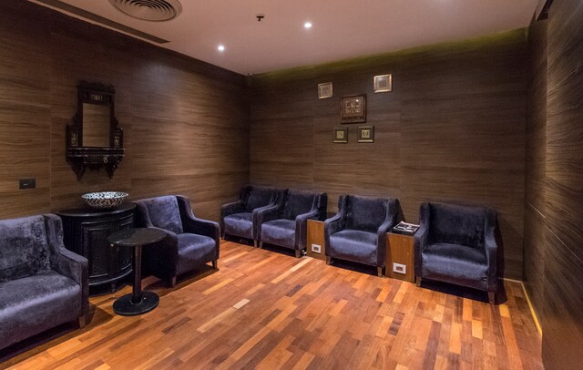 Lounge thumbnail 1