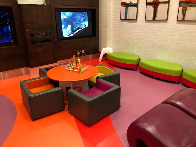 Lounge thumbnail 3