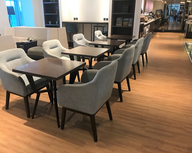 Lounge thumbnail 2