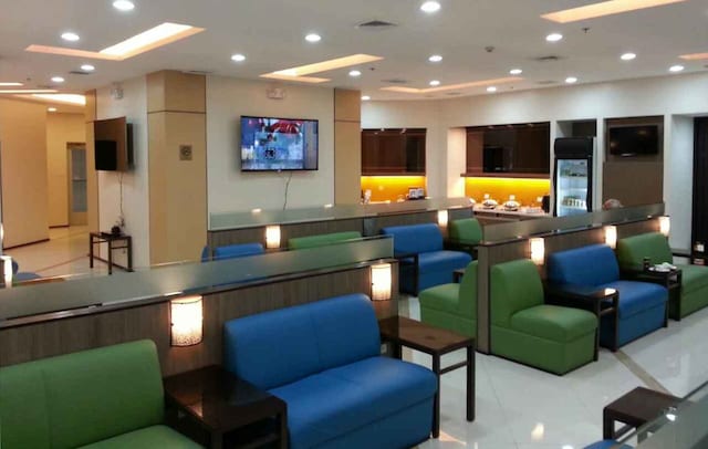 Lounge thumbnail 1