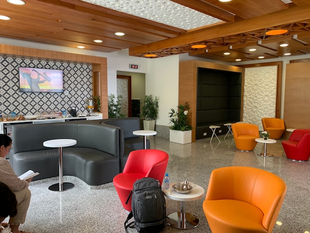 Lounge thumbnail 2