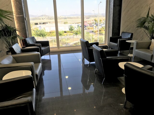 Lounge thumbnail 2
