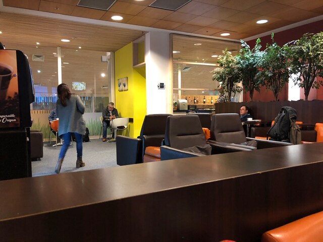 Lounge thumbnail 1