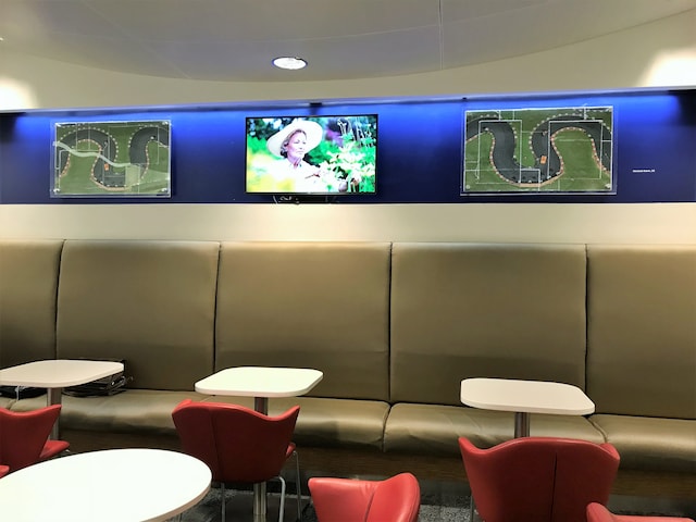 Lounge thumbnail 5