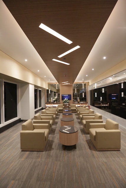 Lounge thumbnail 5
