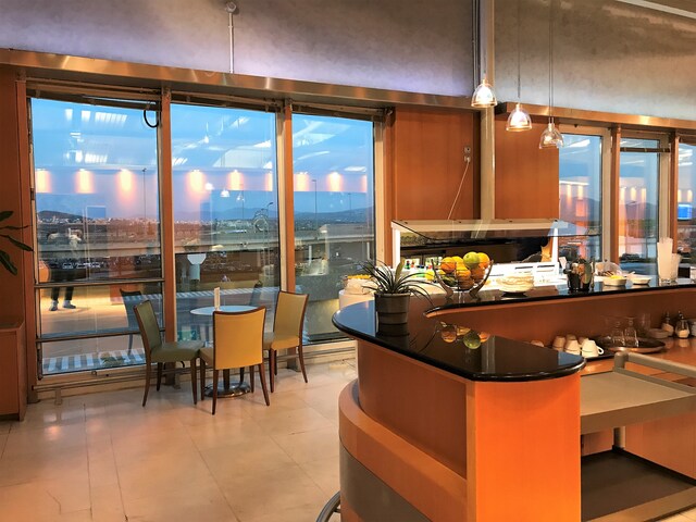Lounge thumbnail 3