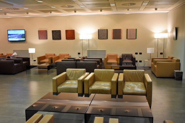 Lounge thumbnail 1