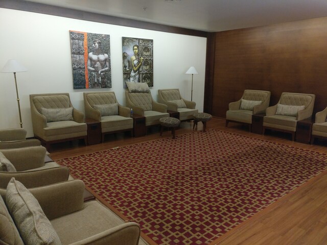 Lounge thumbnail 3