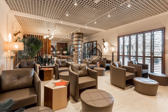 Lounge thumbnail 1