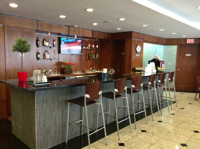 Lounge thumbnail 2