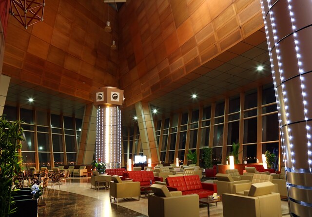 Lounge thumbnail 2