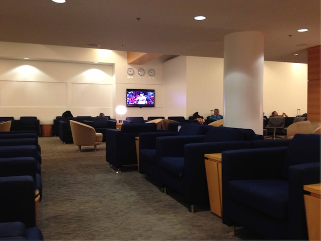 Lounge thumbnail 3