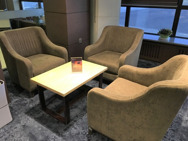 Lounge thumbnail 3