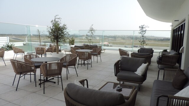 Lounge thumbnail 3