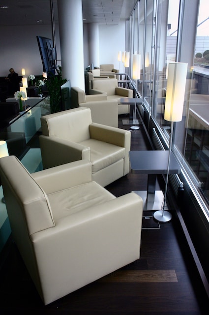 Lounge thumbnail 2
