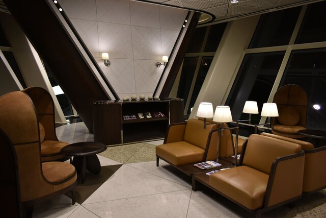 Lounge thumbnail 2