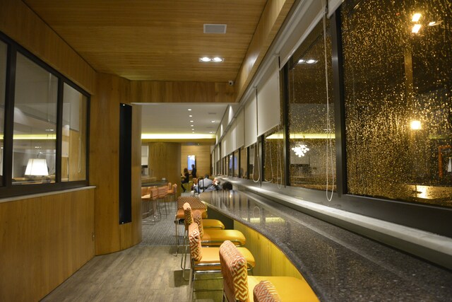 Lounge thumbnail 2