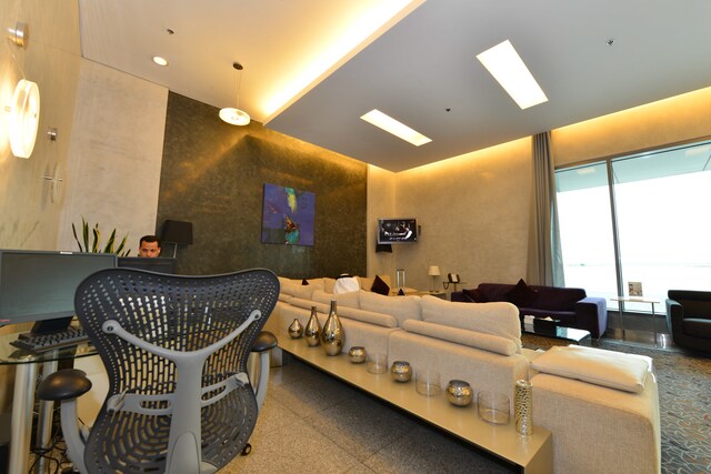 Lounge thumbnail 2