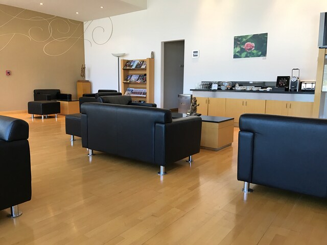 Lounge thumbnail 3